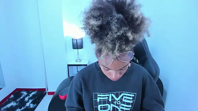 stacie  rouse online show from February 9, 2025, 4:04 am