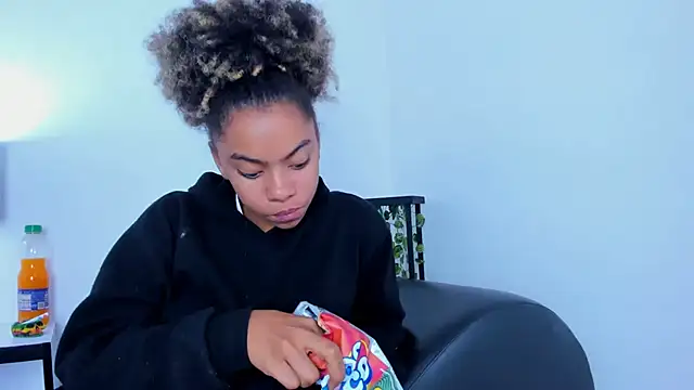 stacie  rouse online show from February 7, 2025, 4:06 am