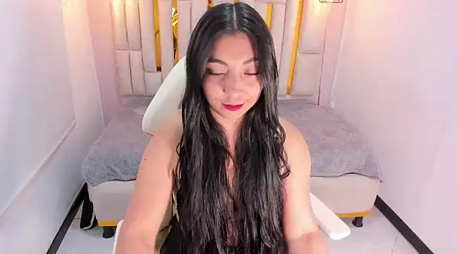 Karla hernandez  online show from March 6, 2025, 11:36 am