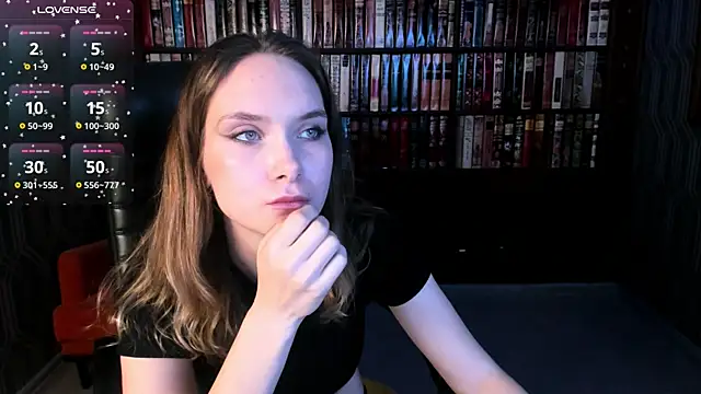 LinaVolberg online show from November 30, 2025, 1:01 pm