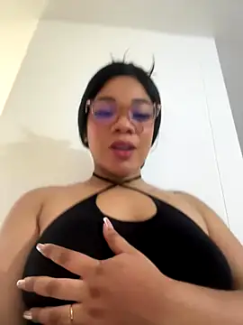 ashley Tompson1 online show from November 14, 2025, 12:42 pm