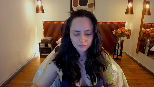 Snapshot of KatherineBond chatting on May 28, 2026, 7:09 pm KatherineBond online show from May 28, 2026, 7:09 pm