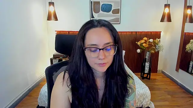 Snapshot of KatherineBond chatting on May 6, 2026, 6:45 pm KatherineBond online show from May 6, 2026, 6:45 pm