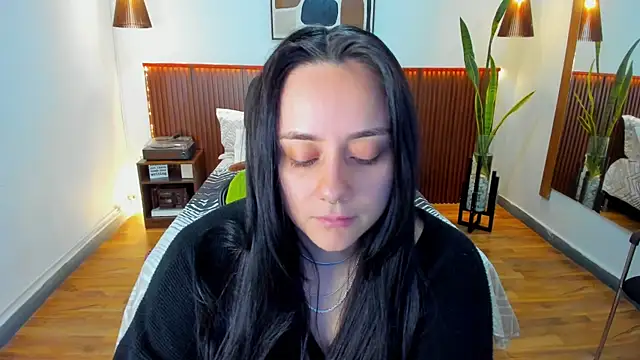 KatherineBond online show from November 17, 2025, 5:28 pm