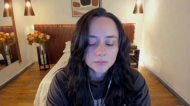 Snapshot of KatherineBond chatting on June 18, 2026, 6:57 pm KatherineBond online show from June 18, 2026, 6:57 pm