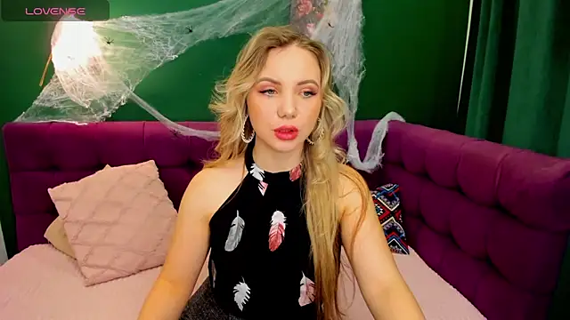 EvaMoran online show from October 25, 2025, 1:38 am