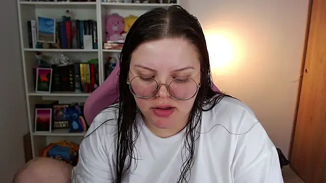 Snapshot of Gabiwaifu chatting on May 8, 2026, 4:38 am Gabiwaifu online show from May 8, 2026, 4:38 am