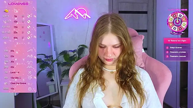 TrissMerigold9 online show from February 22, 2026, 7:44 am