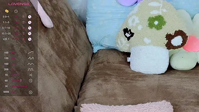 TrissMerigold9 online show from October 8, 2025, 9:15 pm