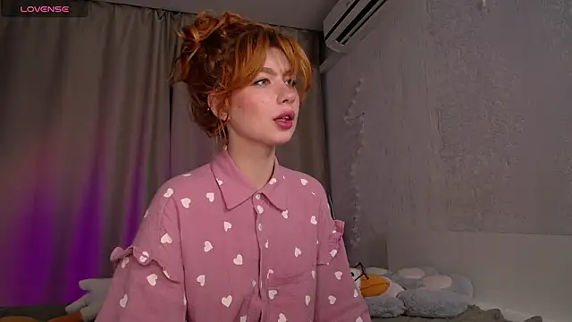 Evaa Moonn  online show from September 15, 2025, 11:27 pm