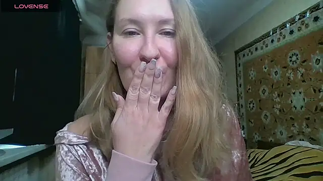 Snapshot of AnnaXLovers chatting on October 15, 2025, 9:50 am AnnaXLovers online show from October 15, 2025, 9:50 am