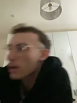 Snapshot of LaMaterialista chatting on April 8, 2026, 12:06 pm LaMaterialista online show from April 8, 2026, 12:06 pm