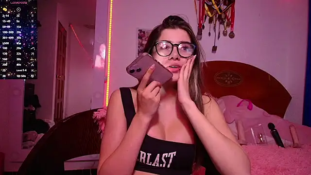 Snapshot of Venus_wilde chatting on March 20, 2025, 1:02 am Venus wilde online show from March 20, 2025, 1:02 am