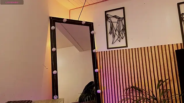 LILA ELLIOT online show from October 11, 2025, 7:48 pm