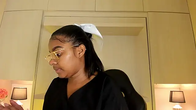 tamaraa smiith online show from November 19, 2025, 7:36 pm