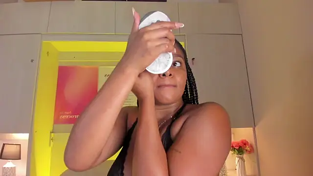 tamaraa smiith online show from April 2, 2026, 7:42 pm