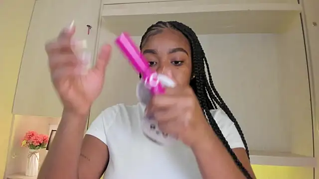 tamaraa smiith online show from February 17, 2026, 7:44 pm