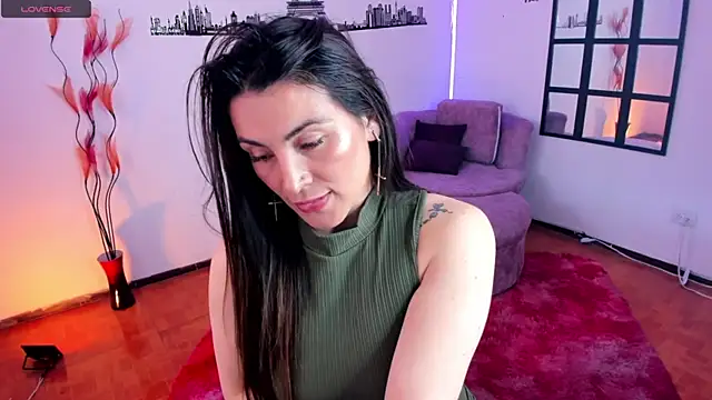 Snapshot of Elizabeth_taylor_b chatting on February 26, 2025, 5:31 pm Elizabeth taylor b online show from February 26, 2025, 5:31 pm