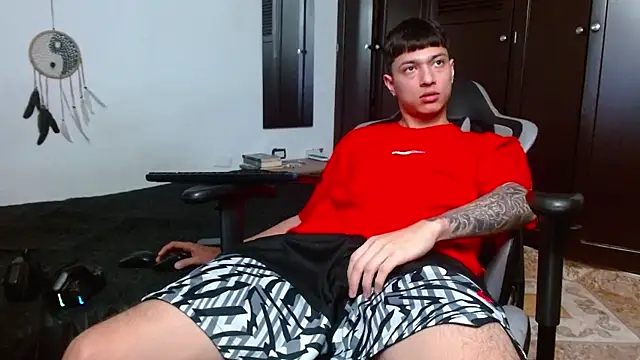 Snapshot of aaron_blug chatting on February 6, 2025, 2:11 am aaron blug online show from February 6, 2025, 2:11 am