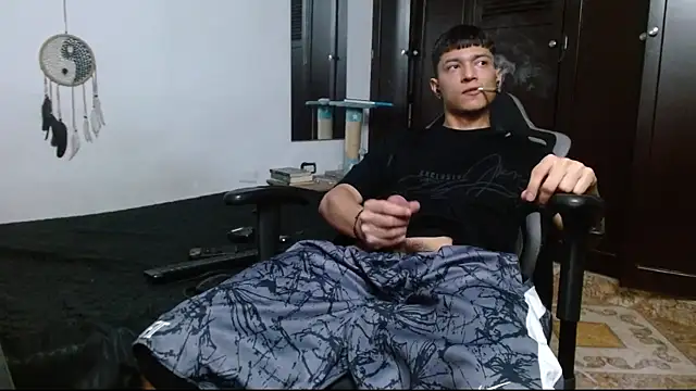 Snapshot of aaron_blug chatting on February 3, 2025, 4:25 am aaron blug online show from February 3, 2025, 4:25 am