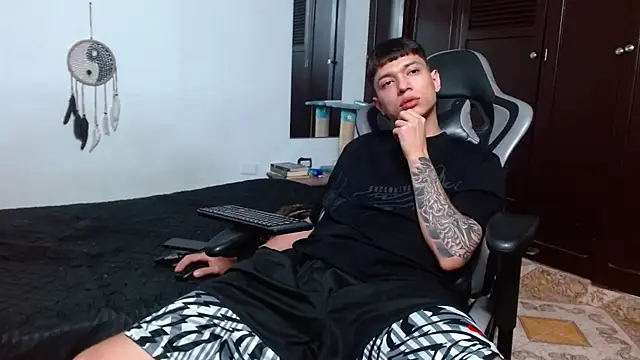 Snapshot of aaron_blug chatting on January 31, 2025, 4:14 am aaron blug online show from January 31, 2025, 4:14 am