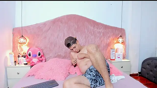 Derek and Skarlet online show from November 2, 2025, 1:49 pm