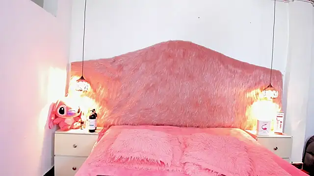 Derek and Skarlet online show from February 9, 2026, 3:32 pm