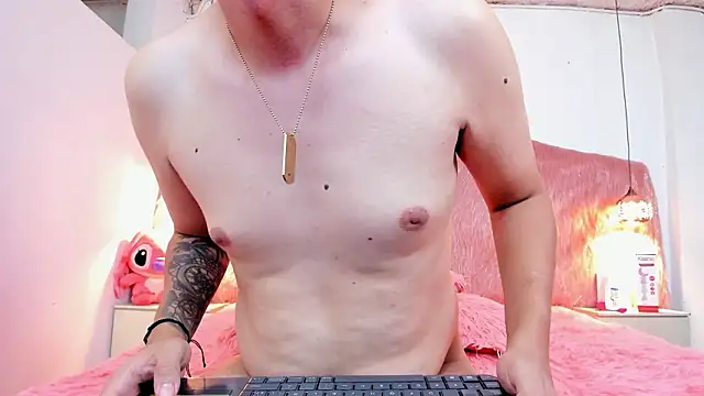 Derek and Skarlet online show from February 18, 2026, 9:55 pm