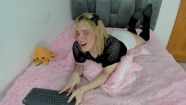  Little angel69 online show from February 28, 2025, 4:53 pm