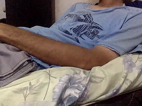 Skinnynerd online show from April 17, 2026, 8:33 pm