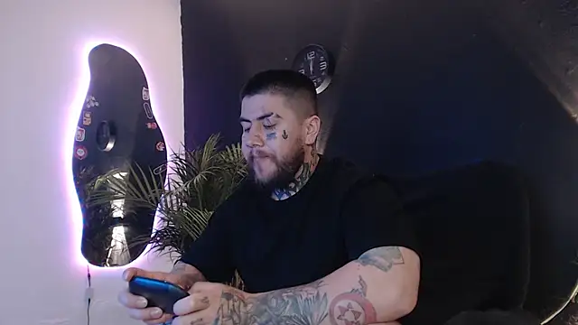 Ash gusbig online show from March 18, 2025, 2:08 am