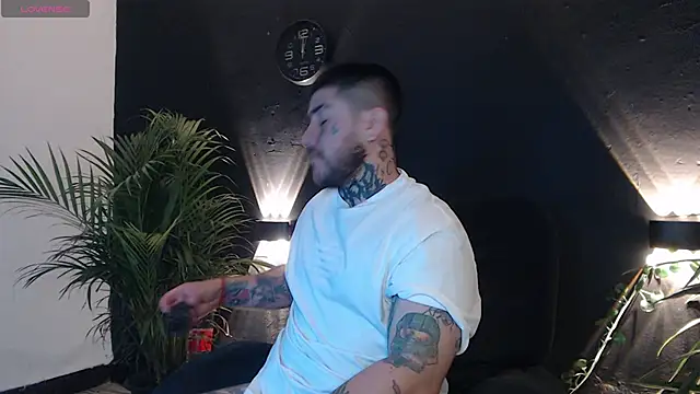 Ash gusbig online show from February 14, 2025, 3:33 am