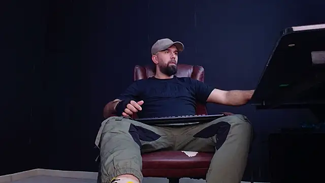 JackEthann online show from October 28, 2025, 5:39 am