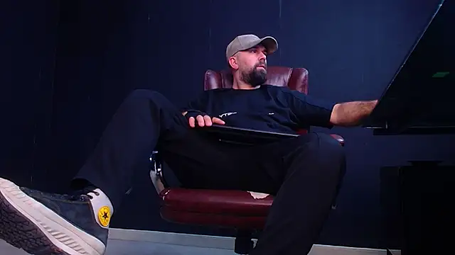 JackEthann online show from October 14, 2025, 4:57 am