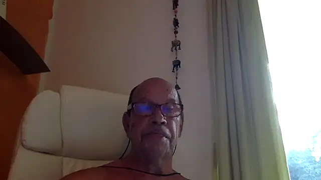 Snapshot of Bobby5169 chatting on August 6, 2026, 2:34 pm Bobby5169 online show from August 6, 2026, 2:34 pm