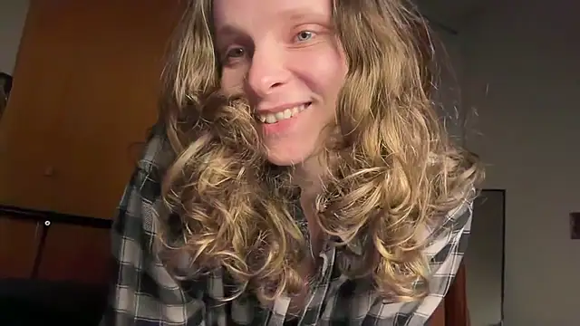 MikkyMoony online show from October 25, 2025, 7:25 pm