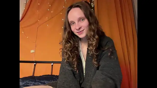 MikkyMoony online show from October 2, 2025, 7:28 pm