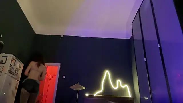 MikkyMoony online show from October 9, 2025, 7:03 pm