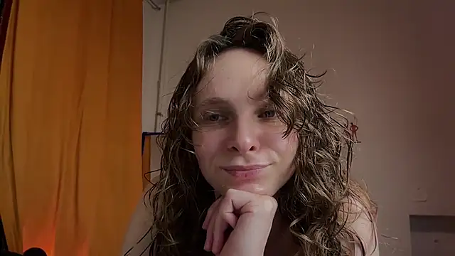 MikkyMoony online show from November 21, 2025, 1:32 pm