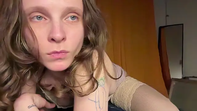 MikkyMoony online show from October 26, 2025, 7:03 pm