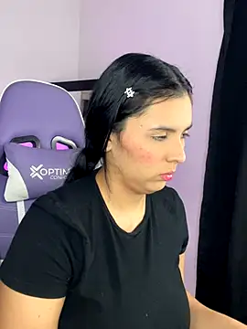 Snapshot of Madyson_Hot chatting on November 21, 2025, 12:37 pm Madyson Hot online show from November 21, 2025, 12:37 pm