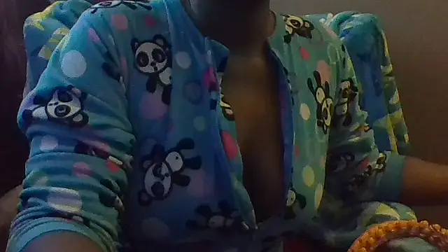 EbonyFetishQueen online show from January 12, 2026, 4:25 pm