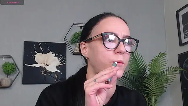 IzabelllNoir online show from March 28, 2026, 8:48 am