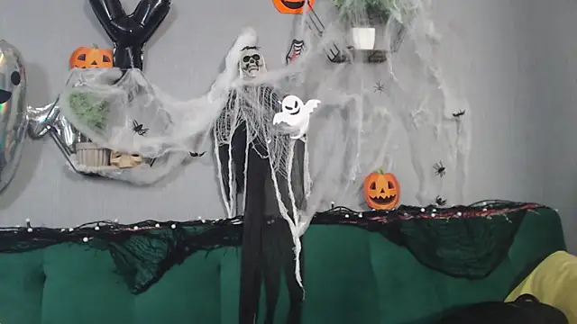 Snapshot of IzabelllNoir chatting on October 29, 2025, 6:34 am IzabelllNoir online show from October 29, 2025, 6:34 am