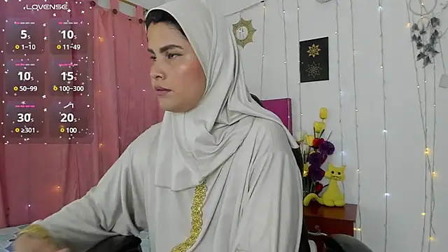 AishaAmin  online show from March 3, 2025, 12:17 pm