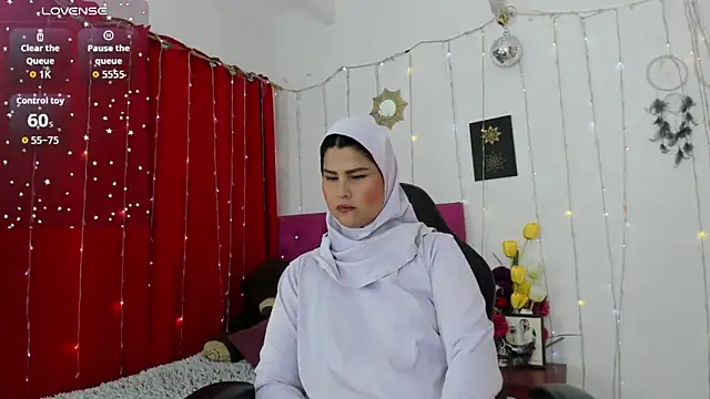 AishaAmin  online show from November 10, 2025, 12:10 pm