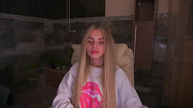 ChloeBrightt online show from November 28, 2025, 9:15 pm