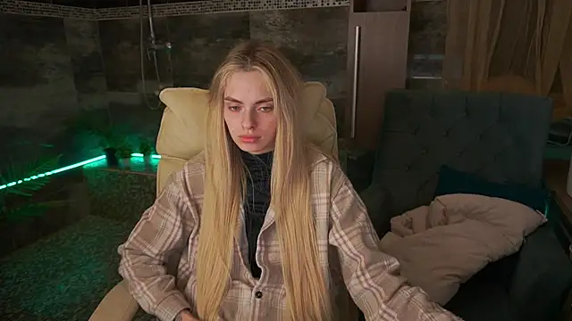 ChloeBrightt online show from November 20, 2025, 8:42 pm