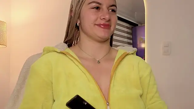 AtheneaRossi online show from October 11, 2025, 2:18 pm