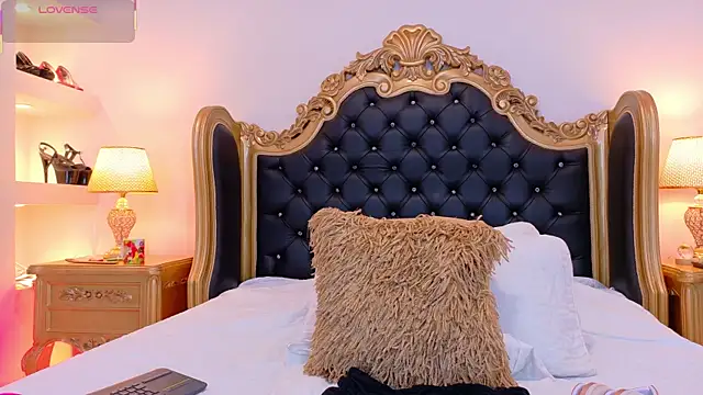 AdelinaVans online show from November 24, 2025, 11:32 am